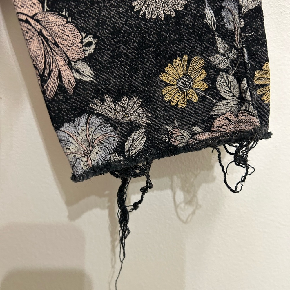 Floral Patterned Pants - Picture 3 of 7